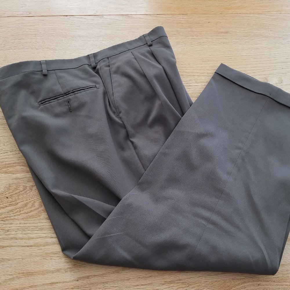 Haggar Gray Pleated Pants Size 40 x 28 with cuffs